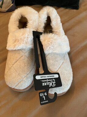NWT Quilted DLuxe Dearfoams Women's SIZE L 9-10 - Soft house cozy slippers!